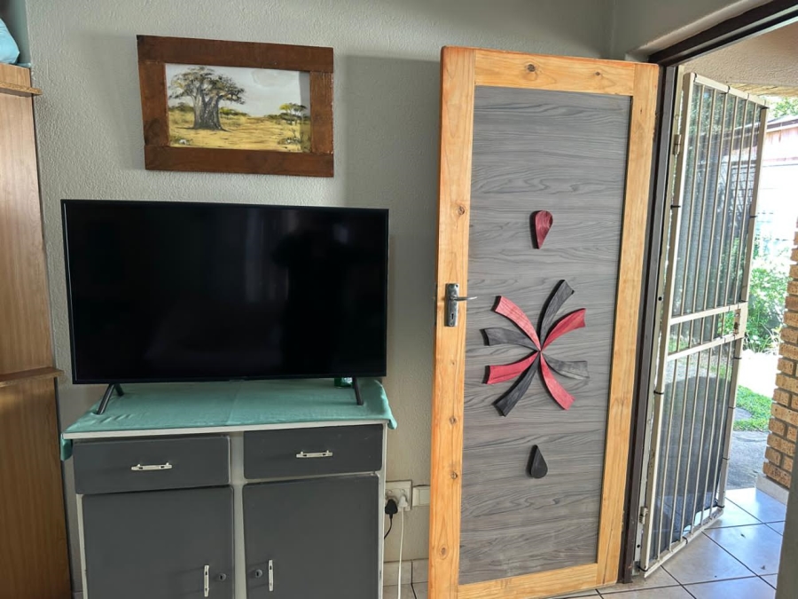 2 Bedroom Property for Sale in Oos Einde North West